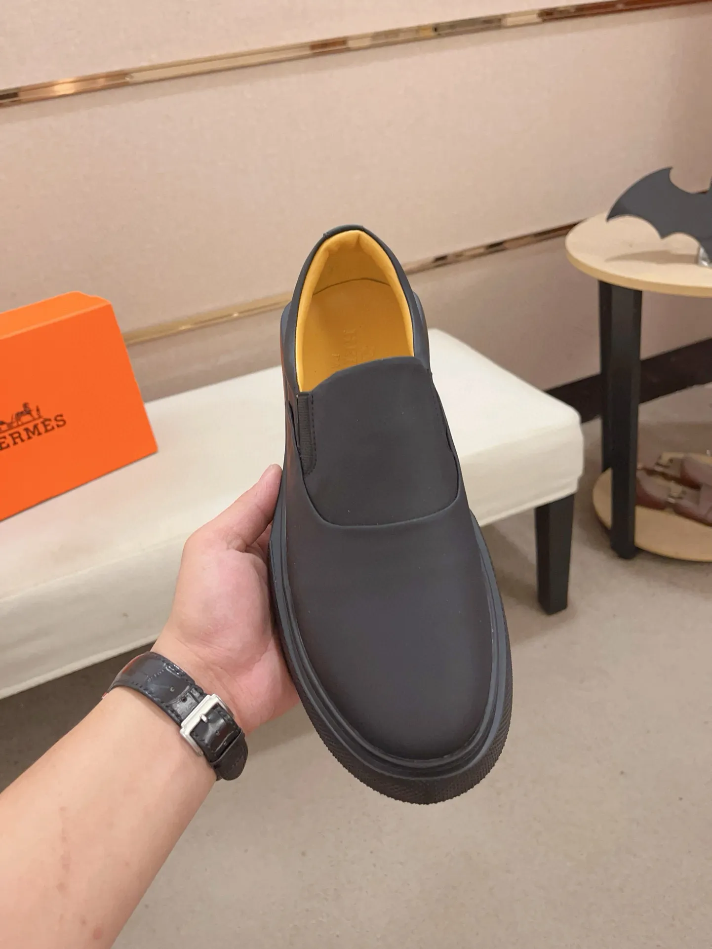 Men's clothing and shoes💰: 442💰《HERMES》【Classic original single version】Hermès; top 🔝purchase agent🔍🔍men's latest 🇺🇸 counter sales simultaneously, imported from Italy original ▲▲cowhide ▲▲ (high-end, nobility, class) ) Exquisite workmanship (Italian 🇮🇹 imported water-dyed 🐂 cowhide lining) sole: original sole provided by the original factory, ⚠️exclusive double-layer activity·TPR·rubber·combined molded outsole; super comfortable·wear-resistant·non-slip·environmental protection The real thing is more beautiful if you take the real thing (high quality, follow the order). You can enter and exit the counter at will * Number of yards: 38-44 (45 can be customized and cannot be returned or exchanged)